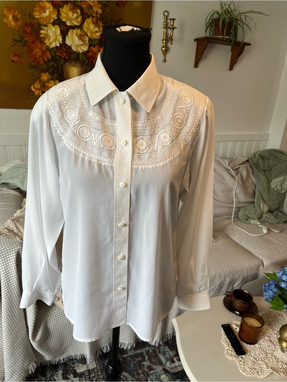 Women’s Vintage White Embroidered Button-Up Blouse Top Soft M
